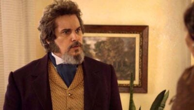 Dom Sabino (Edson Celulari) em cena de O Tempo Não Para
(Foto: Divulgação/Globo)