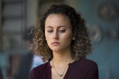 Maria Alice (Alice Milagres) triste em cena de Malhação
(Foto: Globo/Estevam Avellar)