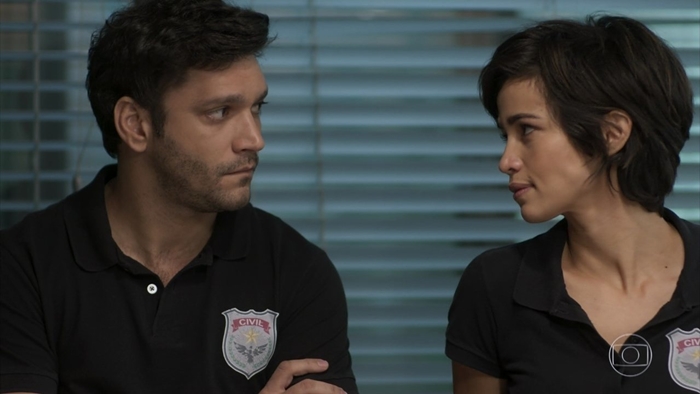 Ionan (Armando Babaioff) e Maura (Nanda Costa) em cena de Segundo Sol (Foto: Reprodução/Globo)