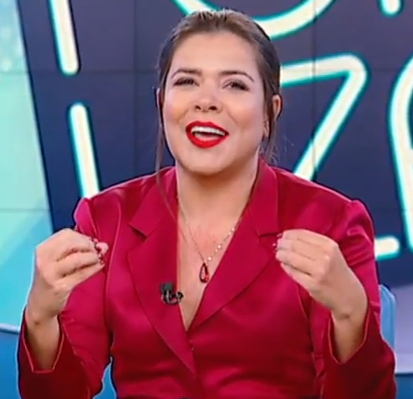 Mara de batom vermelho no programa Fofocalizando. (Foto: Reprodução)