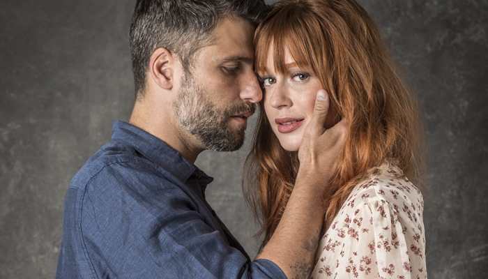 Bruno Gagliasso (Gabriel) e Marina Ruy Barbosa (Luz) em O Sétimo Guardião (Foto: Globo/João Cotta)