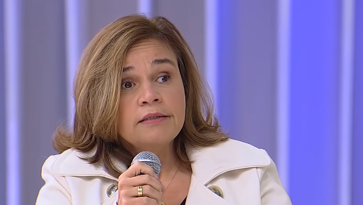 A atriz Cláudia Rodrigues em entrevista ao SuperPop (Foto: Reprodução/RedeTV)