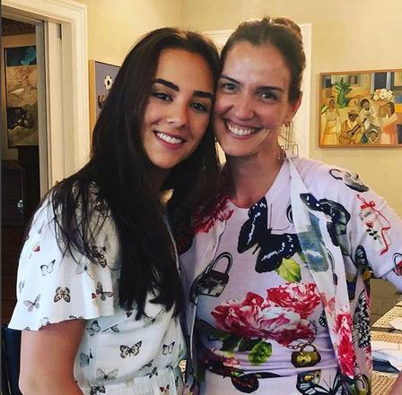 Lara, de 20 anos, com a madrasta Luciana: filha e mulher de Faustão (Foto: Reprodução/Instagram)