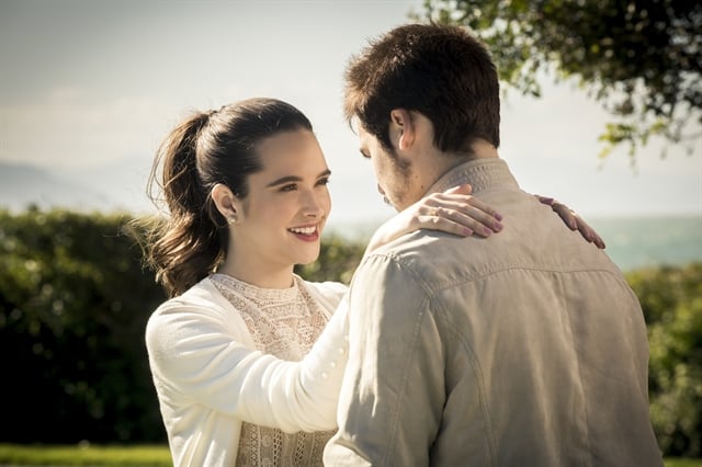 Marocas (Juliana Paiva) e Samuca (Nicolas Prattes) em cena de O Tempo Não Para (Foto: Globo/Isabella Pinheiro)