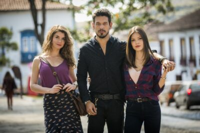 Alinne Moraes, João Vicente de Castro e Vitória Strada em 'Espelho da Vida' (Foto: João Miguel Junior / TV Globo)