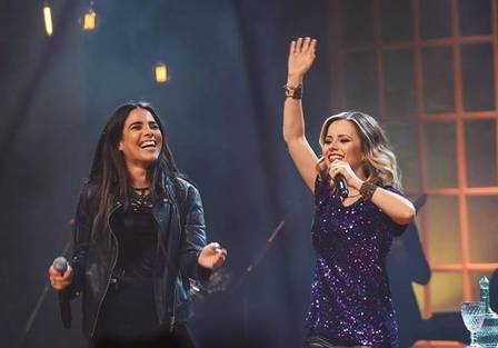 Sandy e Wanessa juntas no palco (Foto: Cesar Fonseca)