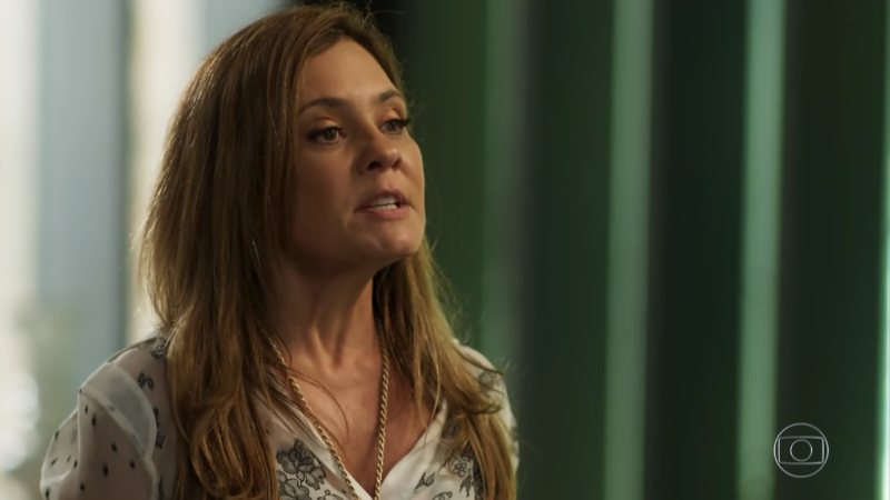 Laureta (Adriana Esteves) em cena de Segundo Sol (Foto: Reprodução/Globo)