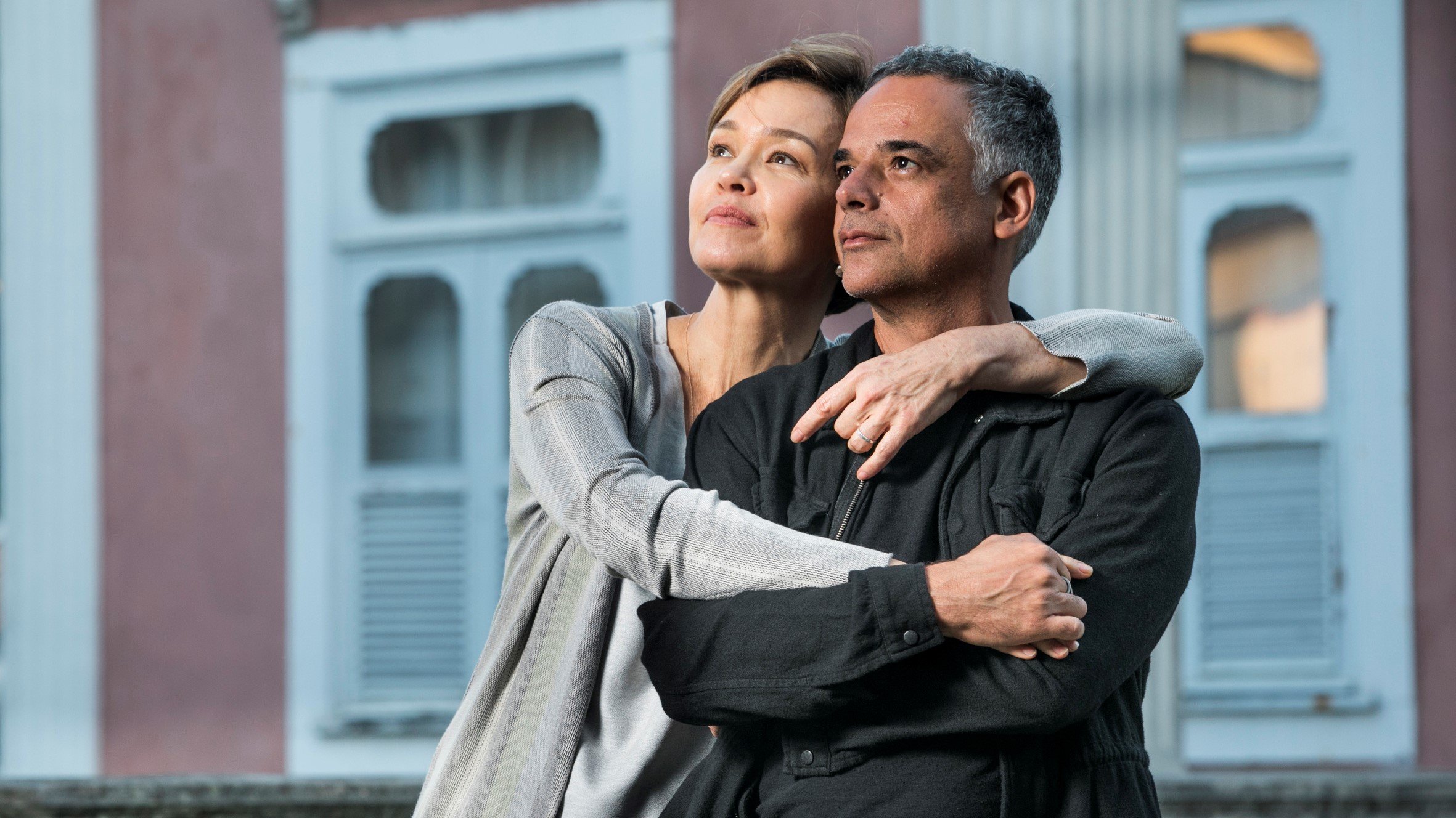 Ana (Julia Lemmertz) e Flávio (Ângelo Antônio) em Espelho da Vida (Foto: Globo/João Miguel Júnior)