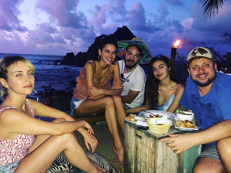 Bruna Marquezine com os amigos em Fernando de Noronha (Foto: Reprodução/Instagram)