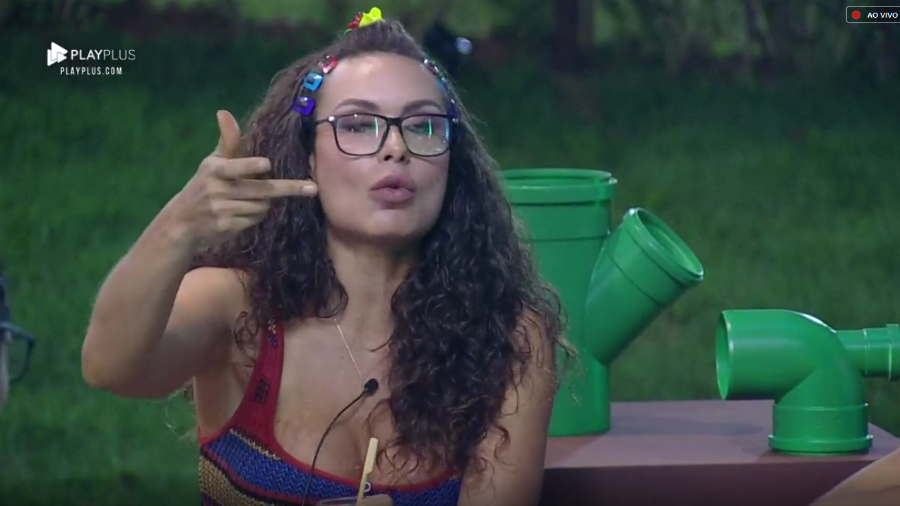 Fernanda Lacerda se desentendeu com Catia Paganote (Foto: Reprodução/PlayPlus)