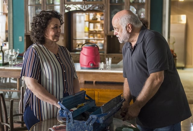 Vicente (Jayme Periard) e Nice (Kelzy Ecard) em Segundo Sol (Foto: Globo/Paulo Belote)