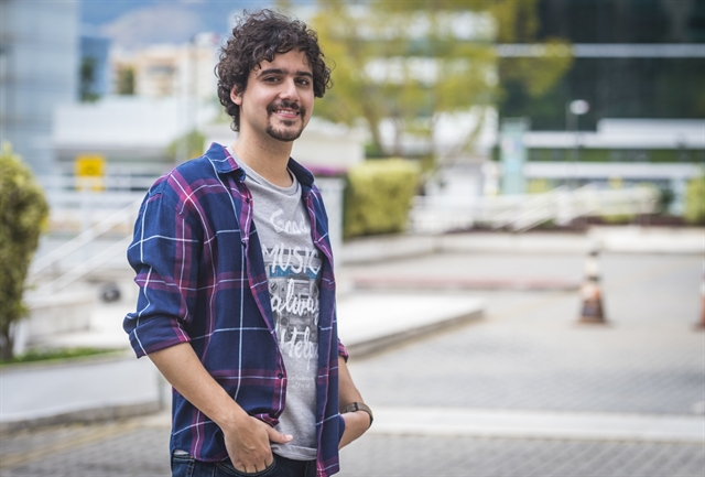 O ator Pedro (George Sauma) na série Pais de Primeira (Foto: Globo/Paulo Belote)