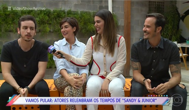 Atores relembram tempos do seriado Sandy & Junior (Foto: TV Globo)