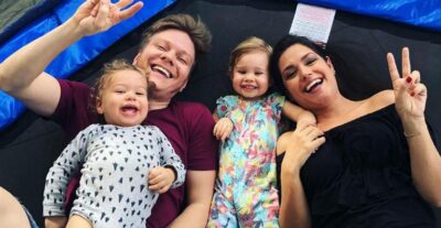 A atriz da Record, Thais Fersoza e e apresentador do The Voice Brasil da Globo, Michel Teló e os dois filhos (Foto: Reprodução/Instagram)