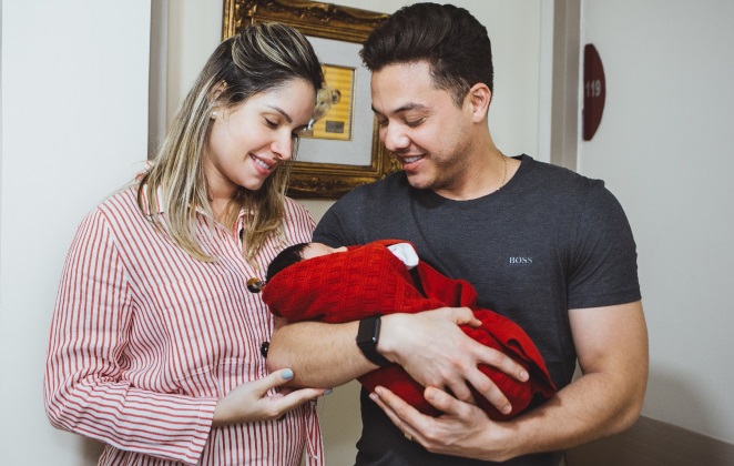 Wesley Safadão, a esposa Thayne Dantas e o filho, Dom. (Foto: Reprodução)