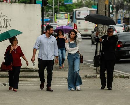 Letícia Almeida chega ao Fórum de Cascadura Foto: Brenno Carvalho / Agência O Globo