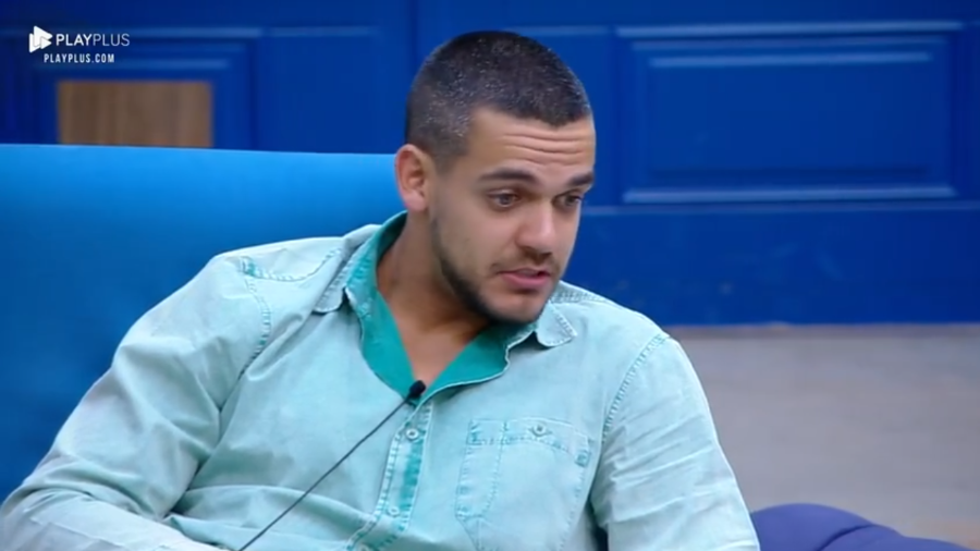 Caique Aguiar falou do quanto gosta do reality show (Foto: Reprodução/PlayPlus)