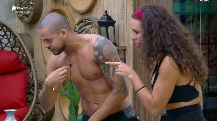 Caique Aguiar e Fernanda Lacerda se exaltaram com Nadja Pessoa, em A Fazenda (Foto: Reprodução/PlayPlus)