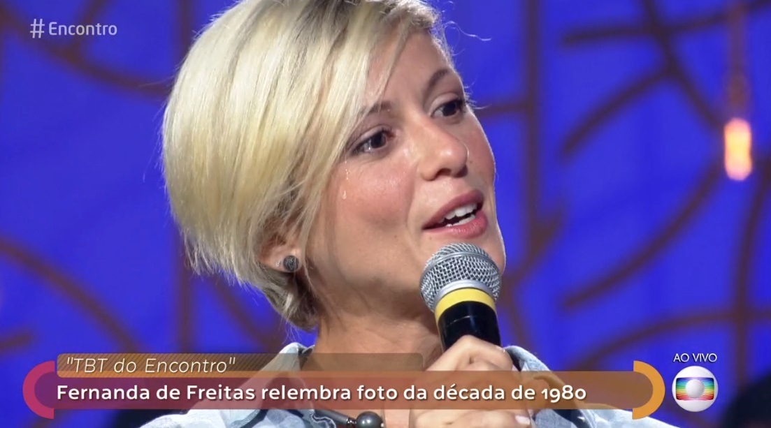 Fernanda de Freitas chorou no Encontro (Foto: Reprodução/Globo)