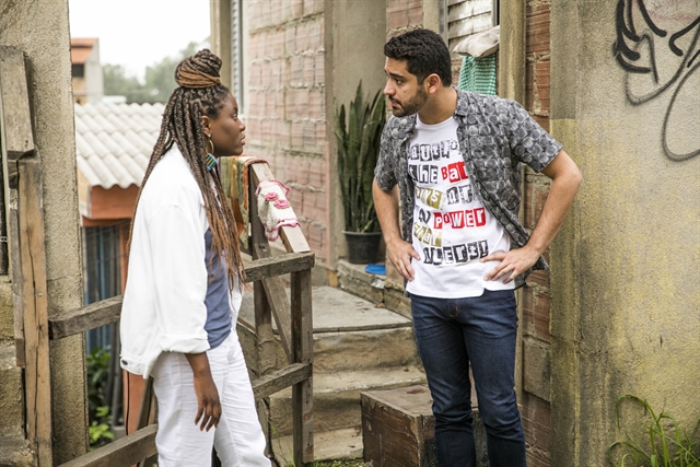 Talíssia (Luellem de Castro) discute com Marquinhos (Miguel Romulo) em Malhação (Foto: Globo/João Miguel Júnior)