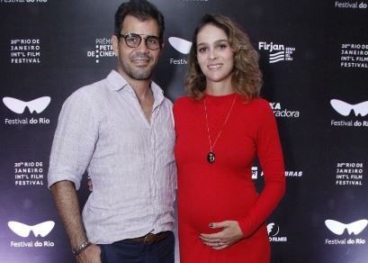 Juliano Cazarré e a esposa, Letícia (Foto: AgNews)