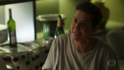 Karola (Deborah Secco) em Segundo Sol
(Foto: Reprodução/Globo)