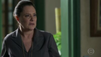 Mirtes (Elizabeth Savala) em O Sétimo Guardião da Globo (Foto: Reprodução/Globo)