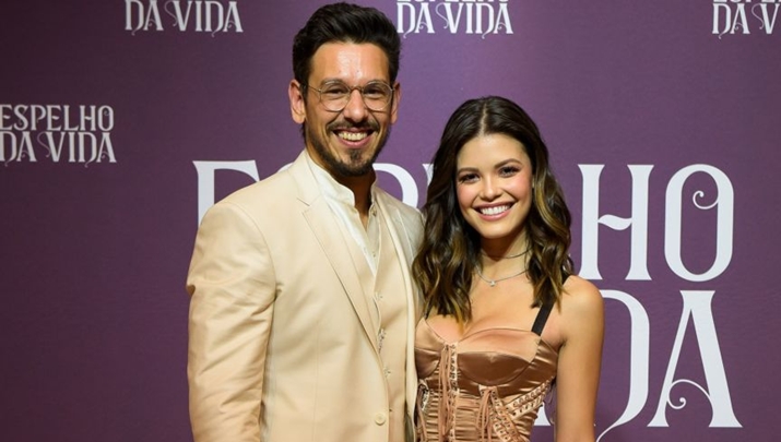 João Vicente de Castro e Vitória Strada são protagonistas de Espelho da Vida. (Foto: Divulgação/TV Globo)