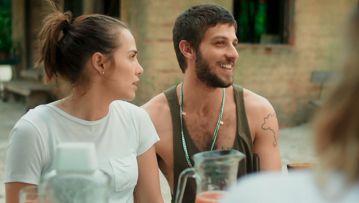 Rosa (Letícia Colin) e Ícaro (Chay Suede) brigam em Segundo Sol (Foto: Divulgação/Globo)