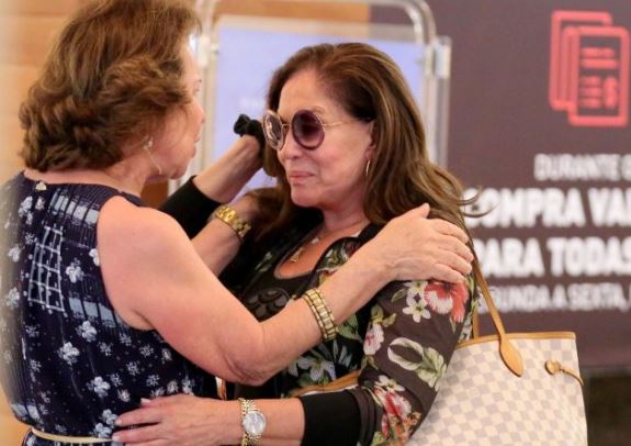 Susana Vieira durante encontro no shopping (Foto: AgNews)