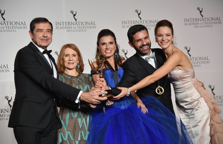 Equipe de Ouro Verde celebra conquista no Emmy. (Foto: Divulgação)