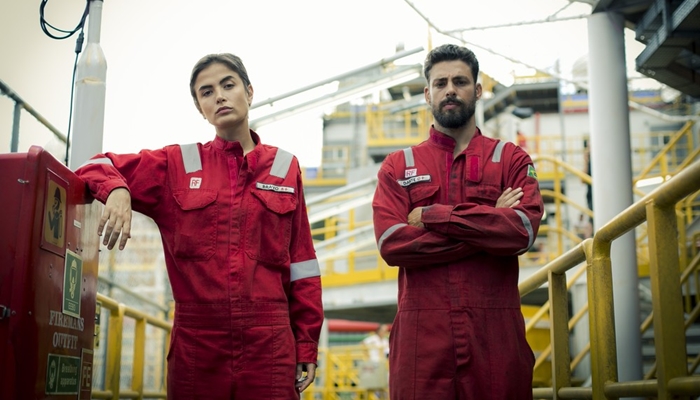 Maria Casadevall e Cauã Reymond protagonizam a série Ilha de Ferro, da Globo. (Foto: Reprodução)