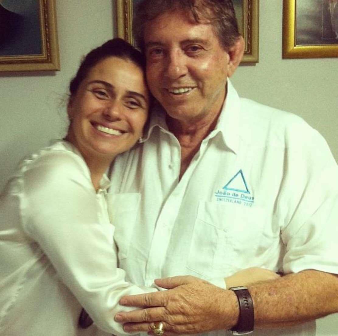 a atriz da Globo Giovana Antonneli com João de Deus (Foto: Reprodução/Instagram)