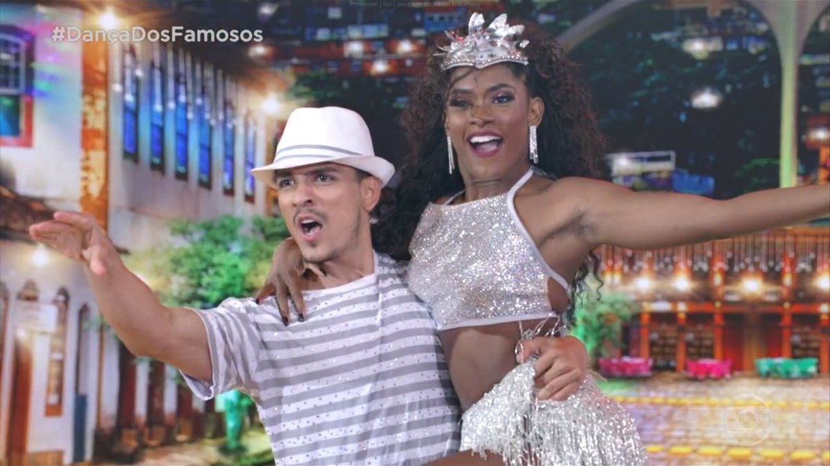 Erika Januza no samba na Dança dos Famosos (Foto: Reprodução/Globo)