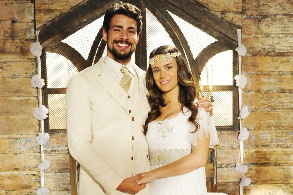 Jesuíno (Cauã Reymond) e Açucena (Bianca Bin) em Cordel Encantado (Foto: Globo/João Miguel Júnior)