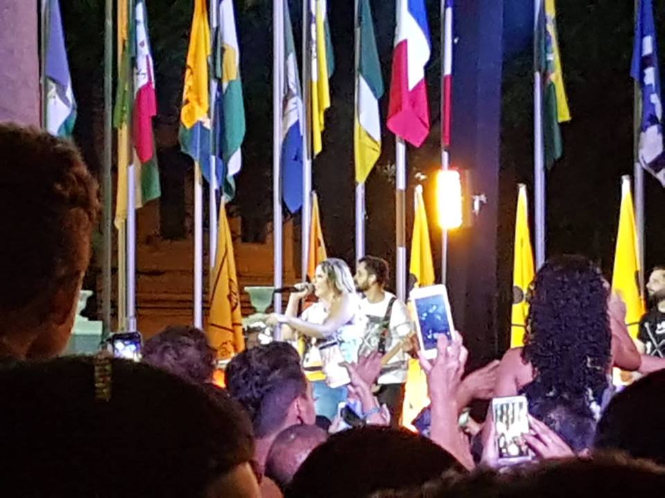 Marília Mendonça no show em Maceió