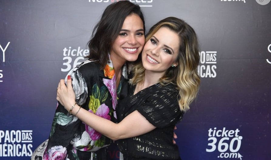 Estilosa, Bruna Marquezine vai ao show de Sandy em São Paulo - (Foto: Marcos Ribas)