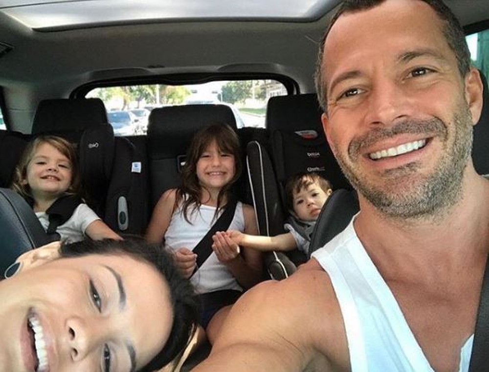 Malvino Salvador com a esposa Kyra Gracie e as filhas Ayra Gracie e Kyara Gracie (Foto: Reprodução/Instagram)