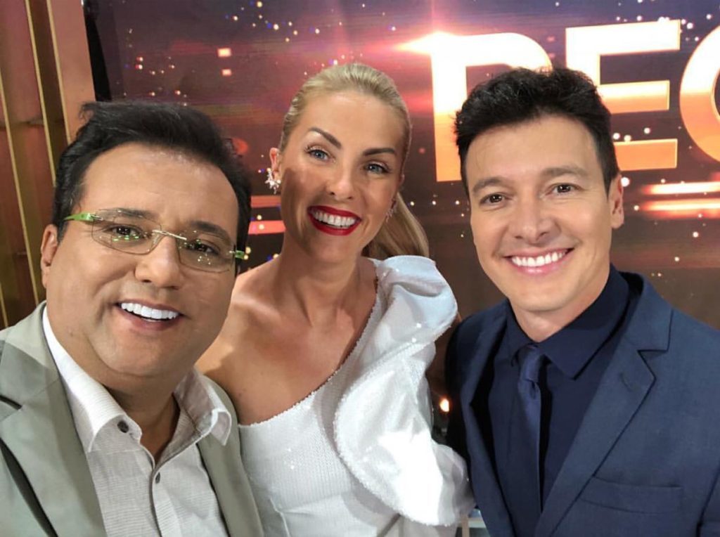 Geraldo Luís, Ana Hickmann e Rodrigo Faro na gravação do Família Record. (Foto: Reprodução)