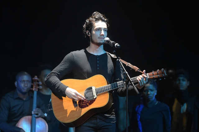 Tiago Iorc durante participação no Criança Esperança, em 2017 (Foto: Globo/Estevam Avellar)