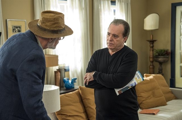 Sóstenes (Marcos Caruso) e Olavo (Tony Ramos) em O Sétimo Guardião (Foto: Globo/Estevam Avellar)