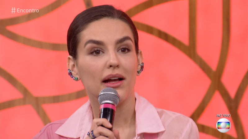 Kefera Buchmann durante participação no Encontro (Foto: Reprodução/Globo)