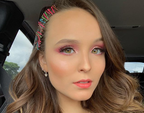 Larissa Manoela publicou foto sem maquiagem no Instagram nesta  quinta-feira, …  Larissa manoela sem maquiagem, Fotos da larissa manoela,  Celebridades sem maquiagem