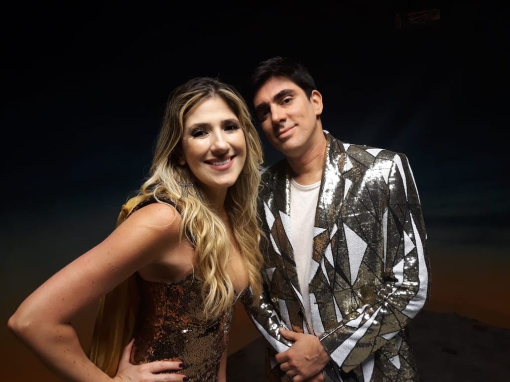 Dani Calabresa e Marcelo Adnet posam para o Gshow durante gravação de uma das cenas exclusivas do humorístico 'A Gente Riu Assim' — Foto: Paulo Violeta/Globo