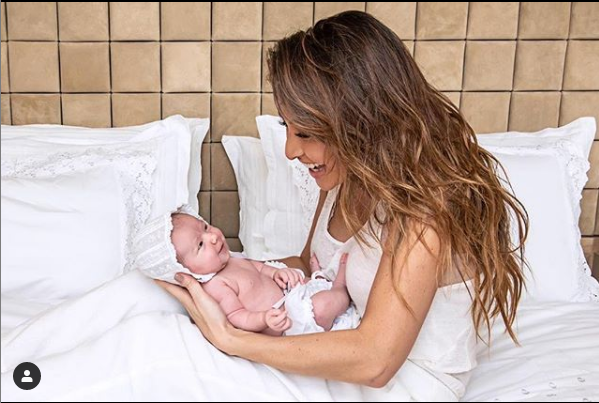 Sabrina Sato com a pequena Zoe (Foto: Reprodução/Instagram)