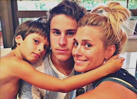 Carolina Dieckmann com os dois filhos (Foto: Reprodução/Instagram)