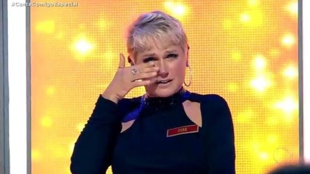 Xuxa Causa Choque Ao Surgir Chorando Na Internet E Aparece Com Marcas No Corpo Tv Foco