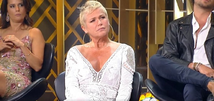 Xuxa 'foge' de Eduardo Costa no Família Record (Foto: Divulgação)