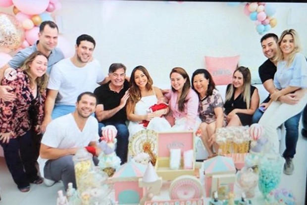 Zoe, a filhinha de Sabrina Sato e Duda Nagle, recebeu a visita da família (Foto: Reprodução/Instagram)