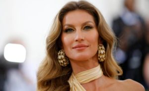 A famosa modelo e atriz brasileira, Gisele Bündchen chamou atenção dos internautas ao compartilhar momento íntimo nas redes sociais (Foto: Divulgação)